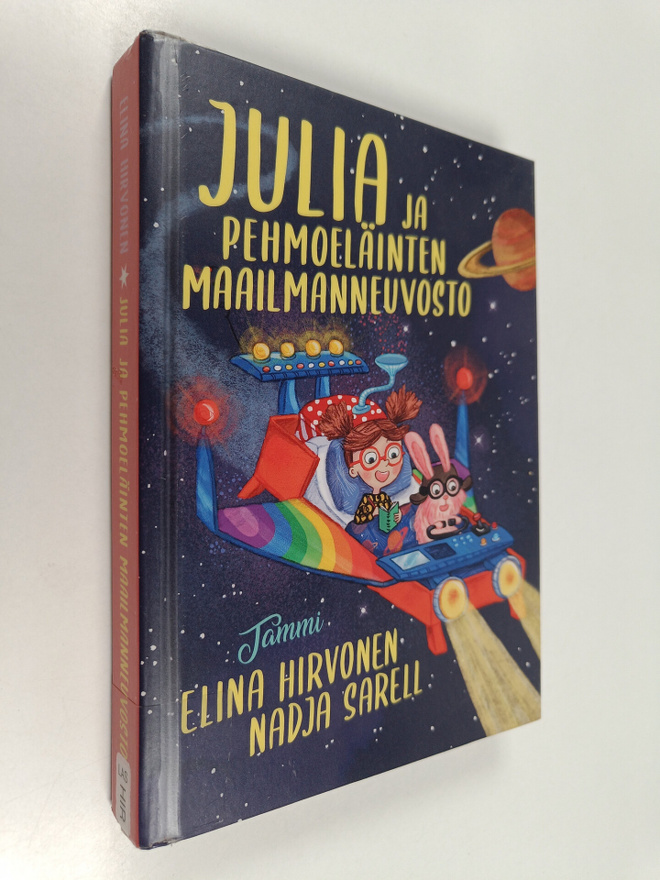 Elina Hirvonen : Julia ja pehmoeläinten maailmanneuvosto