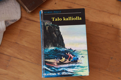 Franklin W. Dixon Hardy-Pojat Talo kalliolla #6