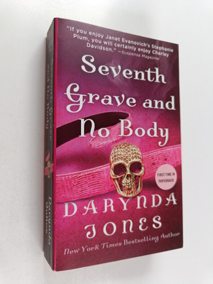 Darynda Jones : Seventh Grave and No Body