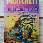 Terry Pratchett - The Witches Trilogy (hardcover) - pikkukuva 1