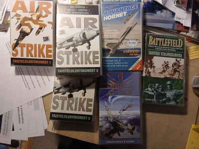 VHS-kasetteja Spitfire, Stalingrad ym.