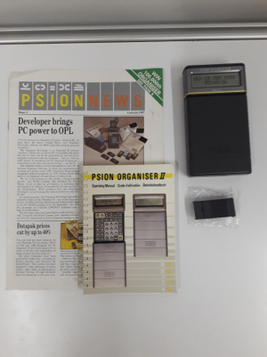 Psion Organiser II, Model XP (1.), lisämuisti ja manuaali