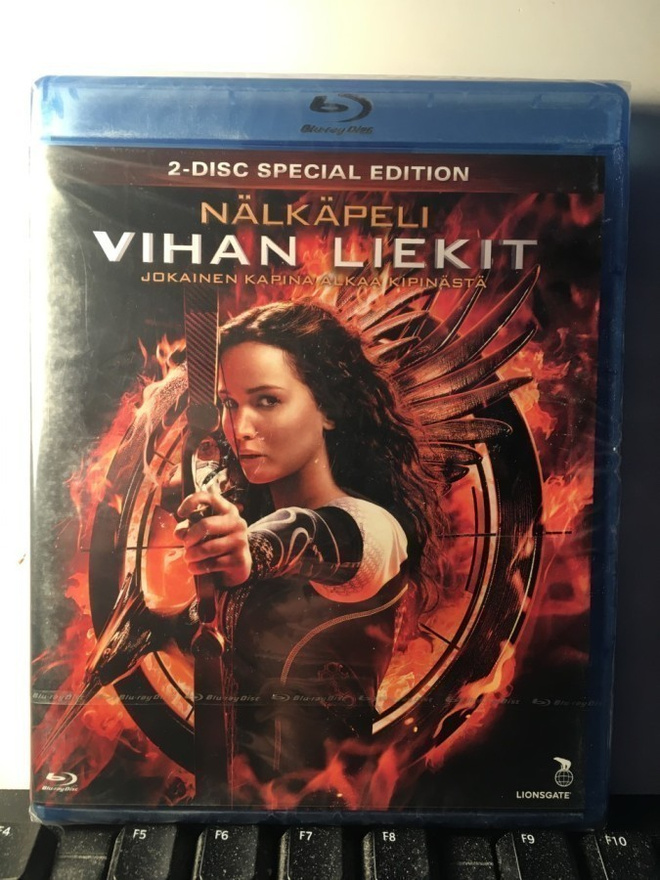 NÄLKÄPELI: VIHAN LIEKIT, BluRay x 2, Lawrence, muoveissa