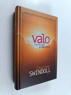 Charles R Swindoll : Valo voittaa pimeyden : ristin murhe...