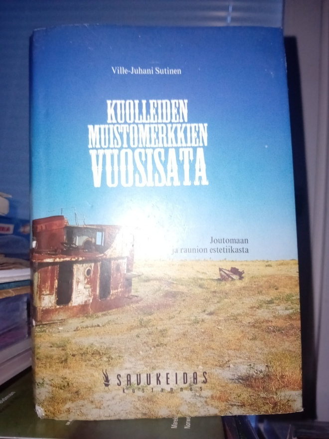 SUTINEN :  KUOLLEIDEN MUISTOMERKKIEN VUOSISATA ( SIS POSTIKU