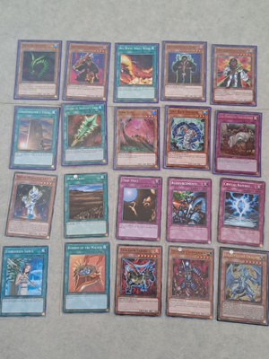 Yu-Gi-Oh kortteja 20 kpl