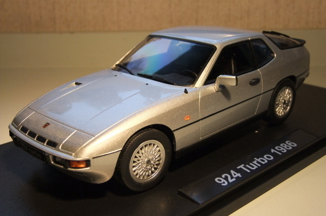 Porsche 924 turbo -86 1:18 ALE!