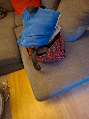 Miesten vaatteita noin koossa XL