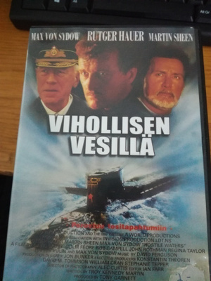 Vihollisen vesillä