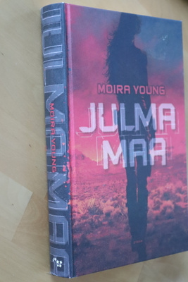 Moira Young : Julma maa ( 1.p. 2013 )