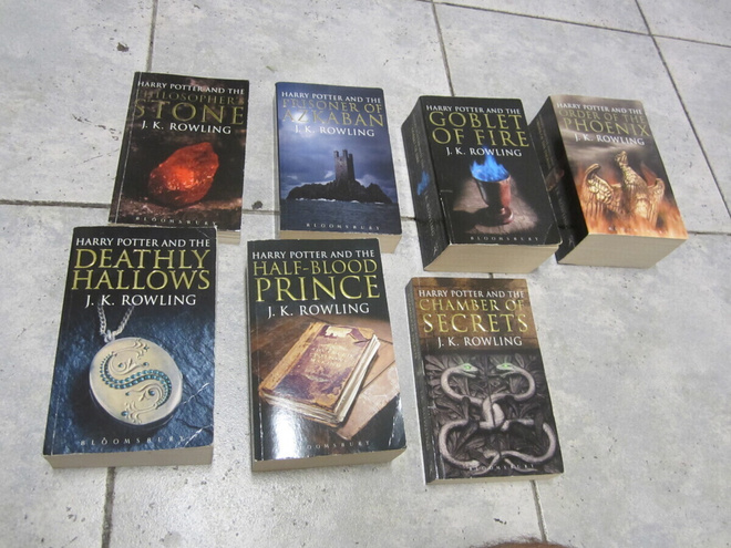 HARRY POTTER KOKO SARJA - ENGLANNIN KIELISET