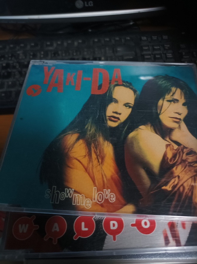 Yaki-da Show me love CDS