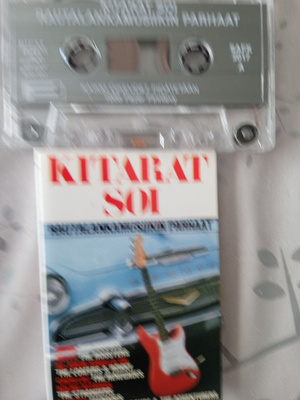 C- KASETTI: KITARAT SOI : RAUTALANKAMUSIIKIN PARHAAT