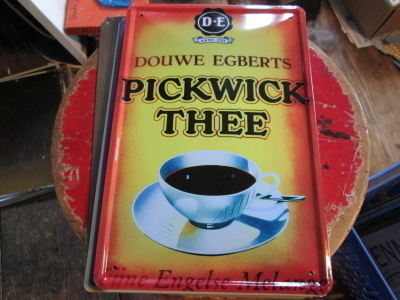 Peltikyltti Pickwick tee