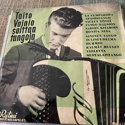 TAITO VAINIO: Soittaa tangoja - EP * FIN 1959