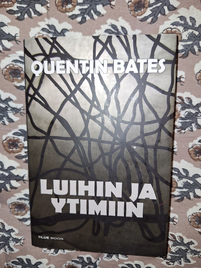 Quentin Bates : Luihin ja ytimiin 1p