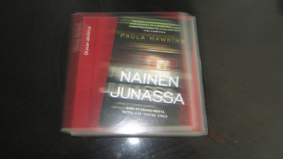 Paula Hawkins Nainen junassa