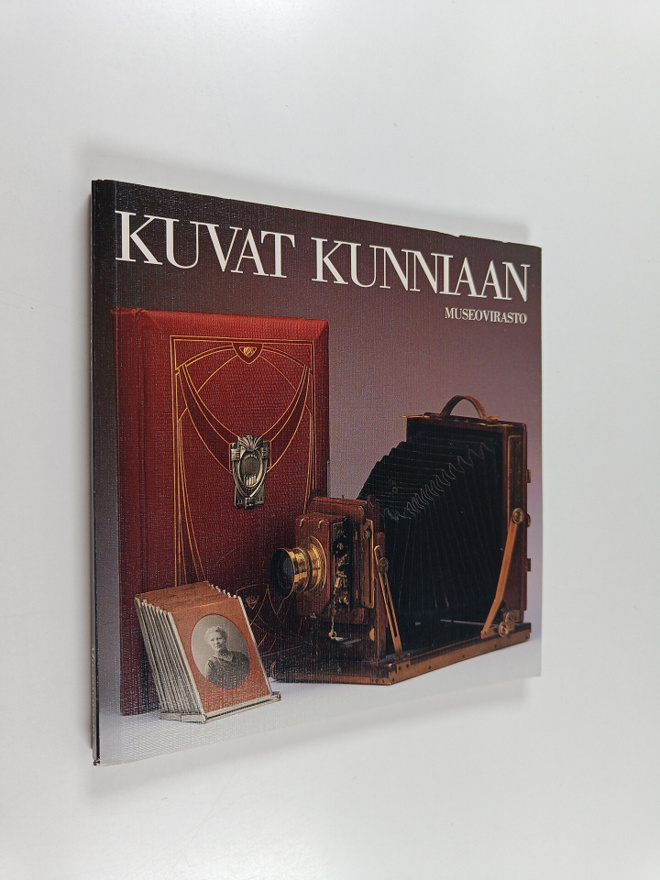 Sirkku Dölle : Kuvat kunniaan