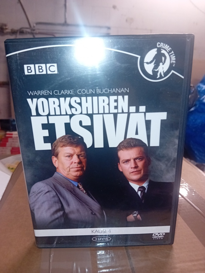 3 DVD YORKSHIREN ETSIVÄT KAUSI 4 ( SIS POSTIKULU )