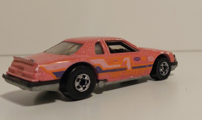 Pikkuauto Ford Thunderbird Hot Wheels