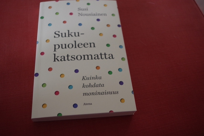 Susi Nousiainen: Sukupuoleen katsomatta (2020)