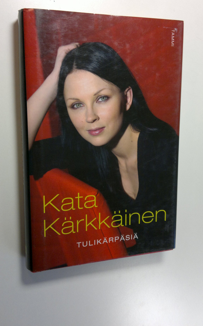 Kata Kärkkäinen : Tulikärpäsiä