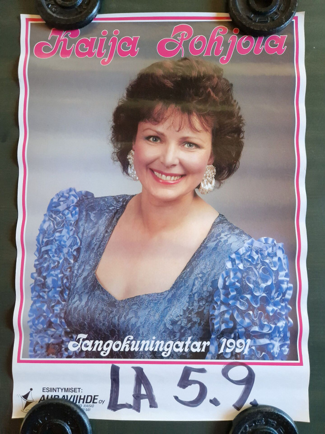 KAIJA POHJOLA KEIKKAJULISTE 33 .60×42CM