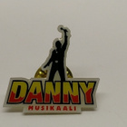 Danny musikaali pinssi - pikkukuva 1
