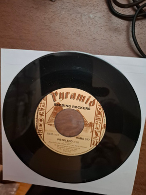 7`Badding Rockers - Pistolero / Vanha Kitara