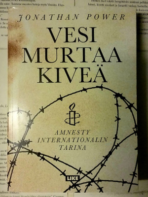Jonathan Power - Vesi murtaa kiveä (nid.)