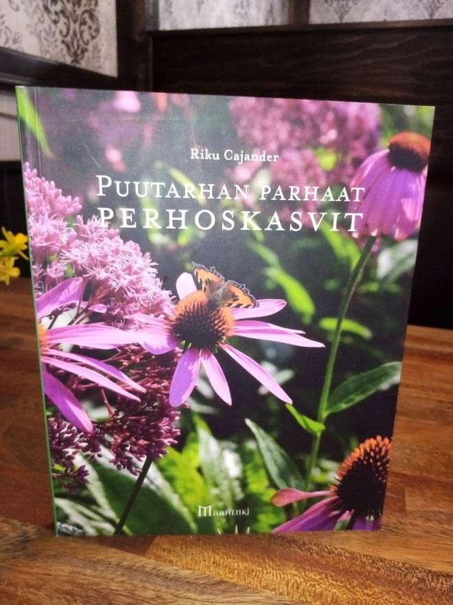 Riku Cajander : Puutarhan parhaat perhoskasvit ( SIS POSTIKU