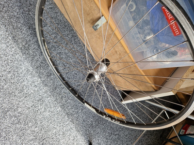 Pyörän takakiekko 28"
