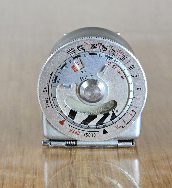 == Kinox Vintage Shoe-Mount Light Meter