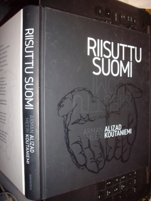 Alizad - Koutaniemi : Riisuttu Suomi ( 1 p. 2015 ) EIPK !