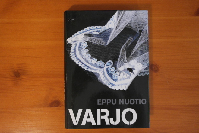 Eppu Nuotio:Varjo.1.P.2009.Sid.Kp.Signeeraus.Hieno!