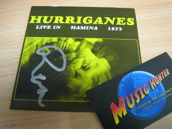 HURRIGANES - LIVE IN HAMINA 1973 CD:N KANSILEHTI NIMMARILLA!
