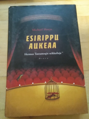 Michael Hoeye: Esirippu aukeaa