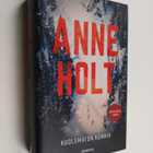 Anne Holt : Kuolematon kunnia - pikkukuva 1