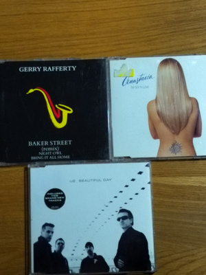 Kolme ulkomaista cds