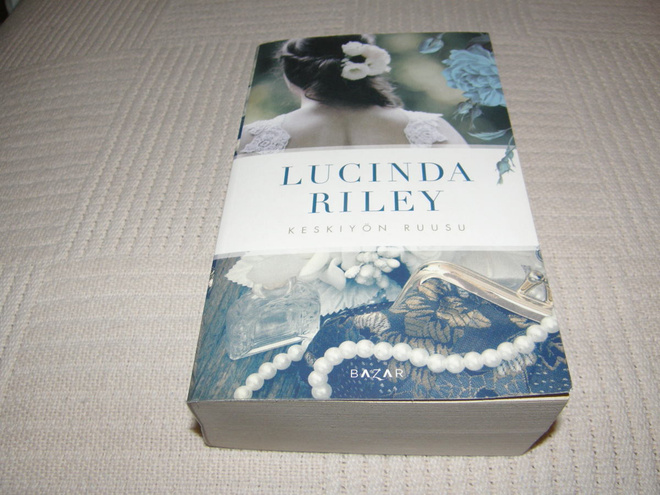 Lucinda Riley Keskiyön ruusu  -nid