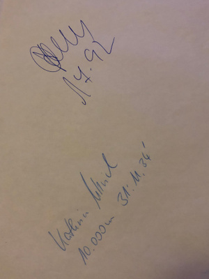 Yleisurheilijoiden nimikirjoituksia paperilla (saatu 1988)