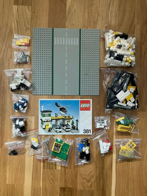 LEGO 381 Poliisiasema / Police Headquarters (1979)