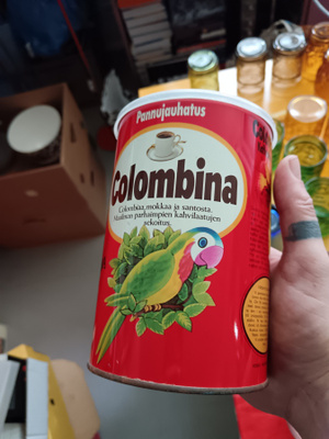 Avaamaton Colombina kahvi peltipurkissa