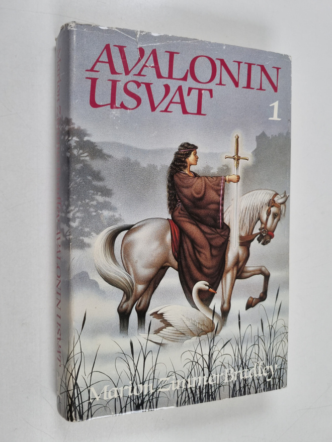 Marion Zimmer Bradley : Avalonin usvat osa 1