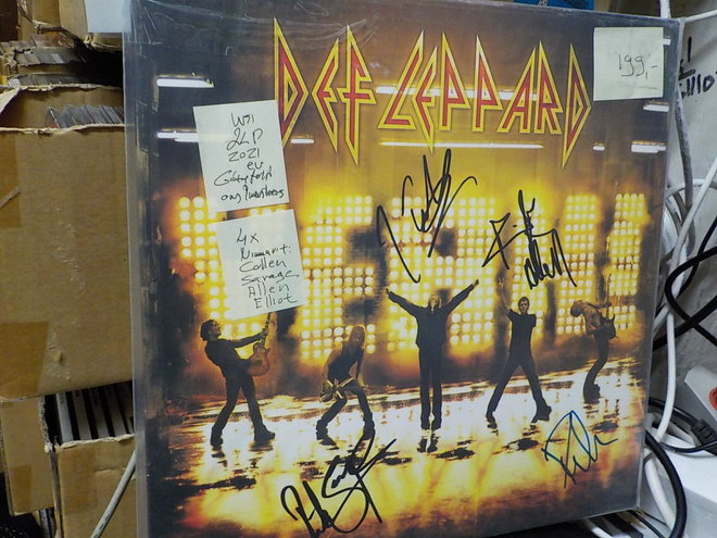 DEF LEPPARD - YEAH! UUSI 2LP NELJÄLLÄ NIMMARILLA