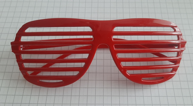 Kanye West punaiset lasit shutter shades kaihdinlasit