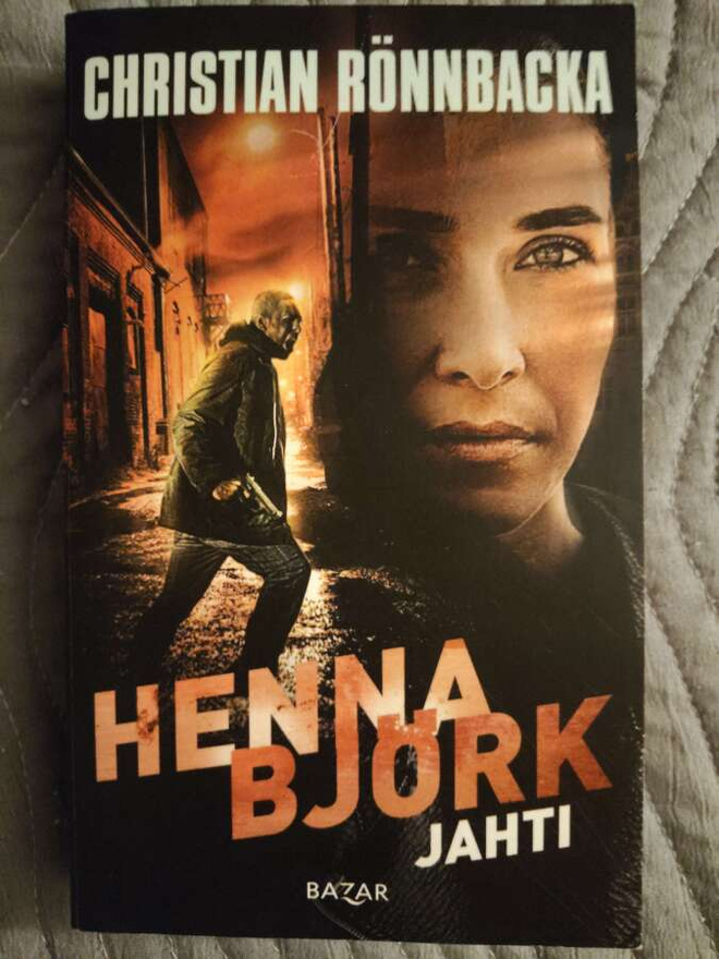 Christian Rönnbacka: Henna Björk, Jahti