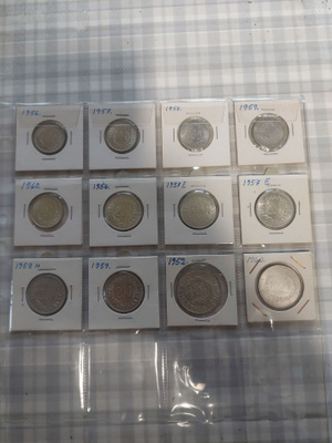 Hopea kolikot. 100, 200, 500, 1000mk.