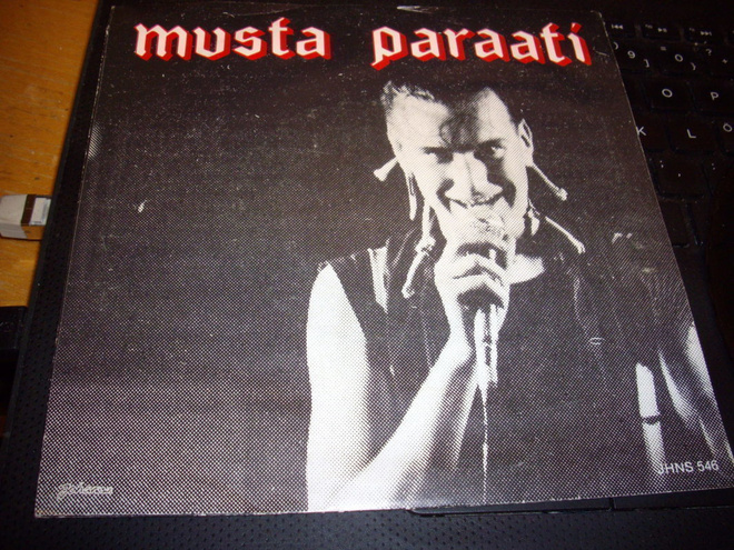 7" single : Musta Paraati : Toinen johtaja