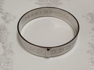 Tommy Hilfiger, Pulsera rannekoru rannerengas